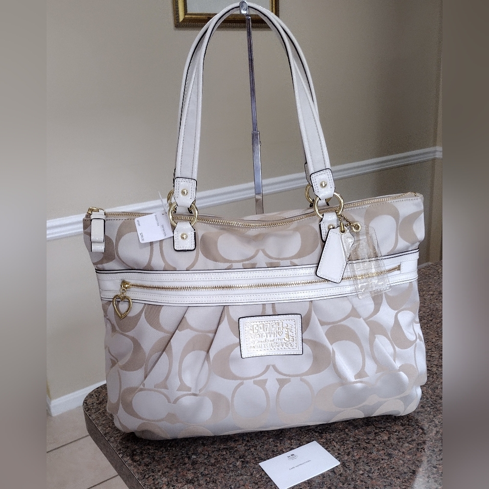 NWT Coach Poppy Daisy CC Cream khaki, White Patent Leather Trim Tote - Picture 13 of 16